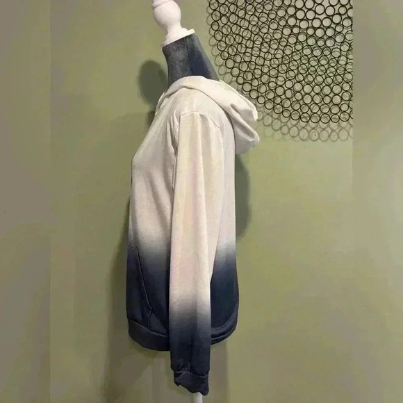 Hooded Sweatshirt ombré black and white with heart decoration- Size Large - Picture 4 of 4